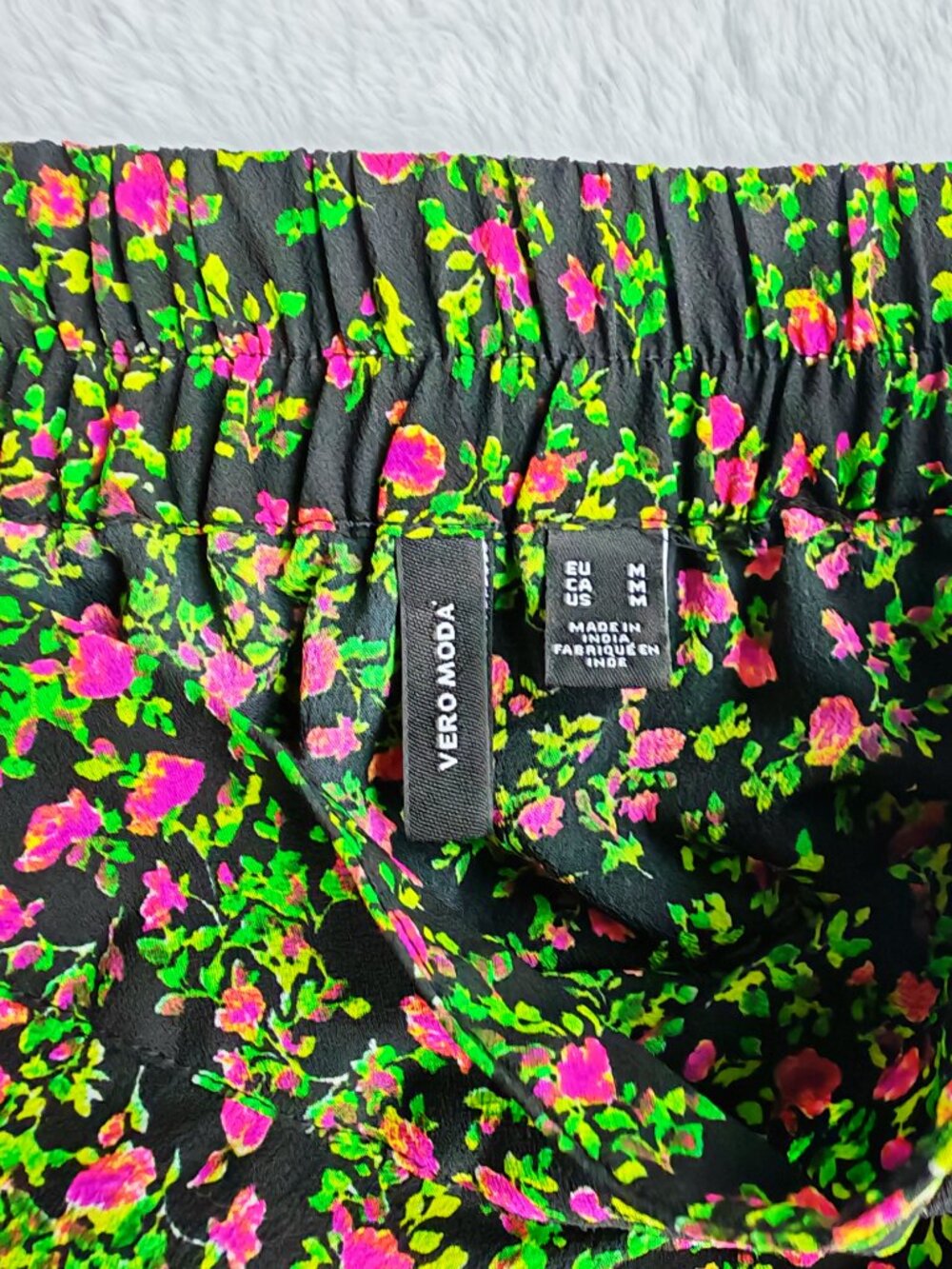 Vero Moda Floral Ruched Mini Skirt Black Pink Green Stretch Waist Trendy Y2K Sum - Picture 5 of 9